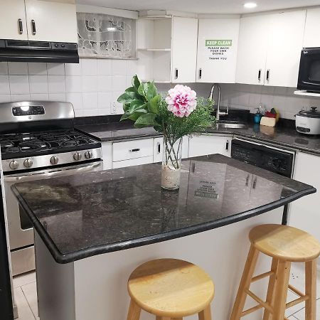 Tidy Private Rooms With Full Kitchen Toronto Zewnętrze zdjęcie